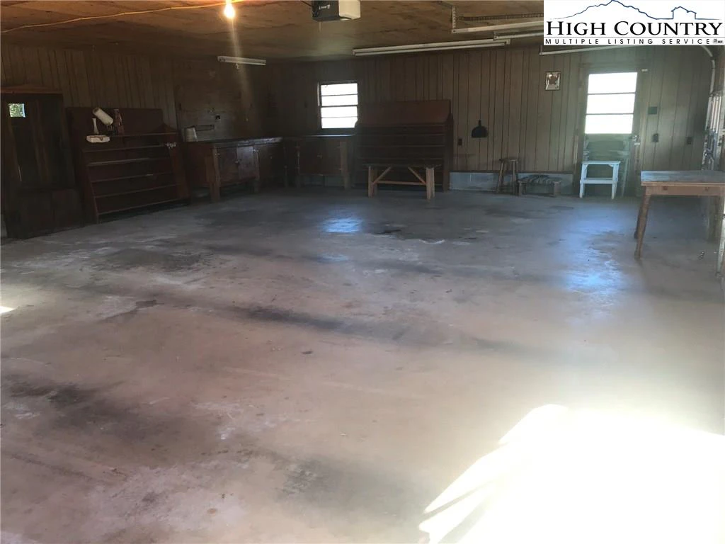 Image number 9 for the current listing