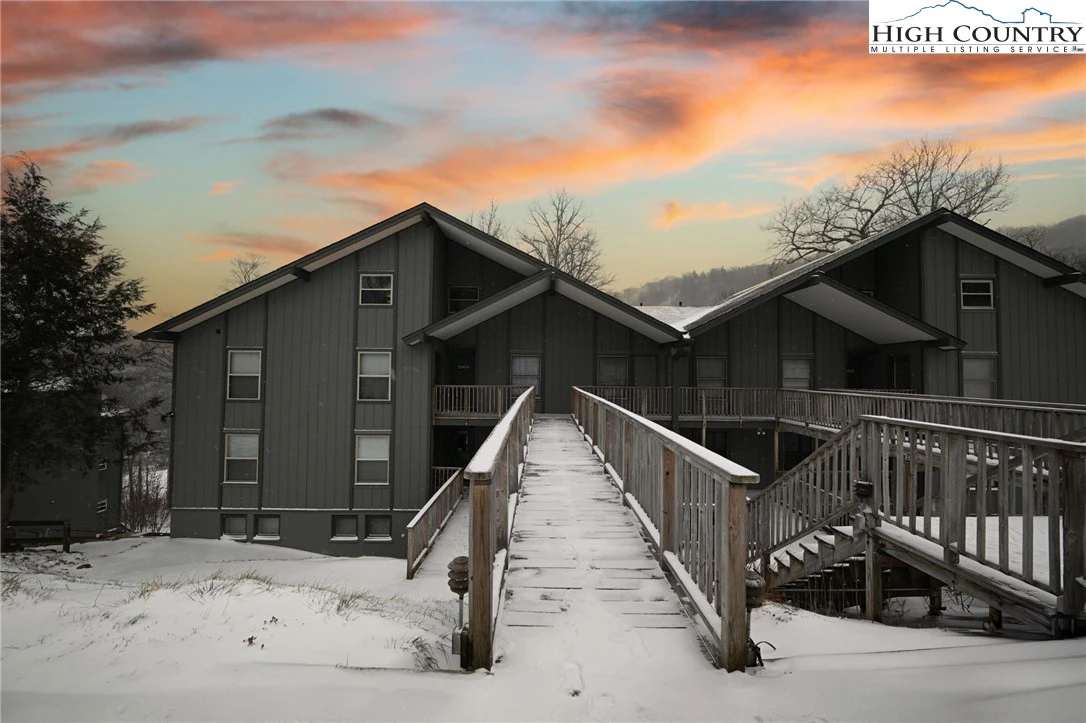 Image number 4 for the current listing