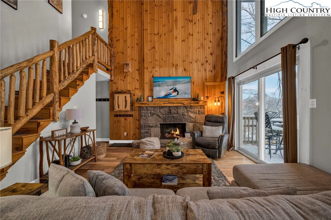 Image number 7 for the current listing