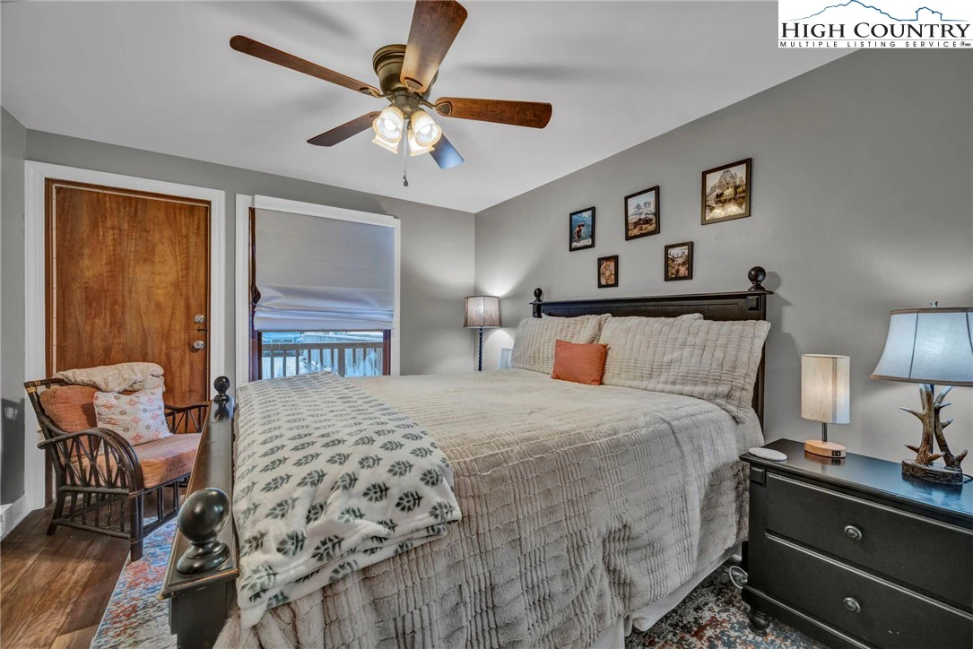 Image number 15 for the current listing