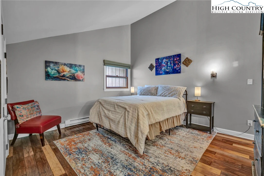 Image number 20 for the current listing