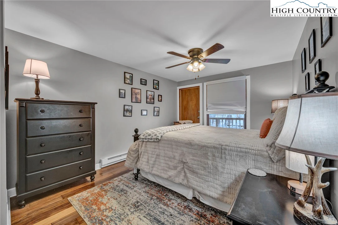 Image number 2 for the current listing