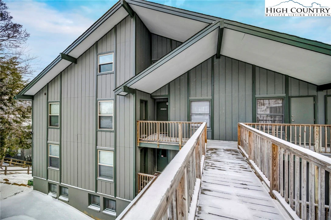 Image number 1 for the current listing