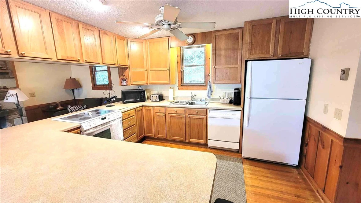 Image number 12 for the current listing
