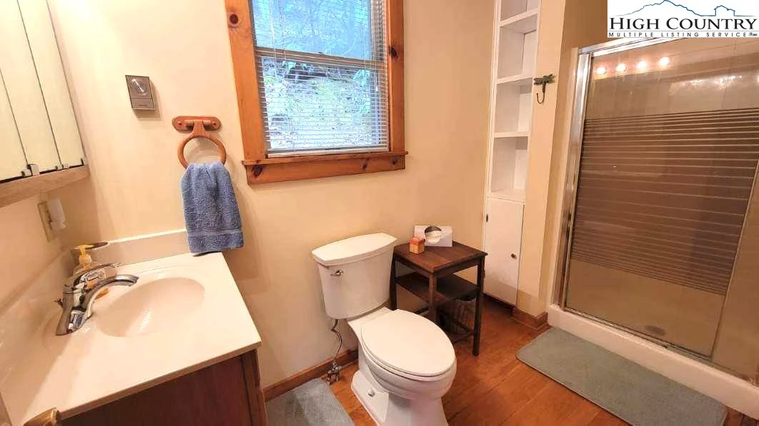 Image number 8 for the current listing