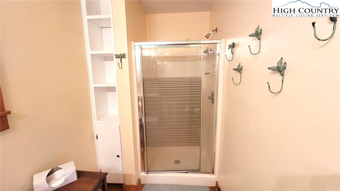Image number 7 for the current listing