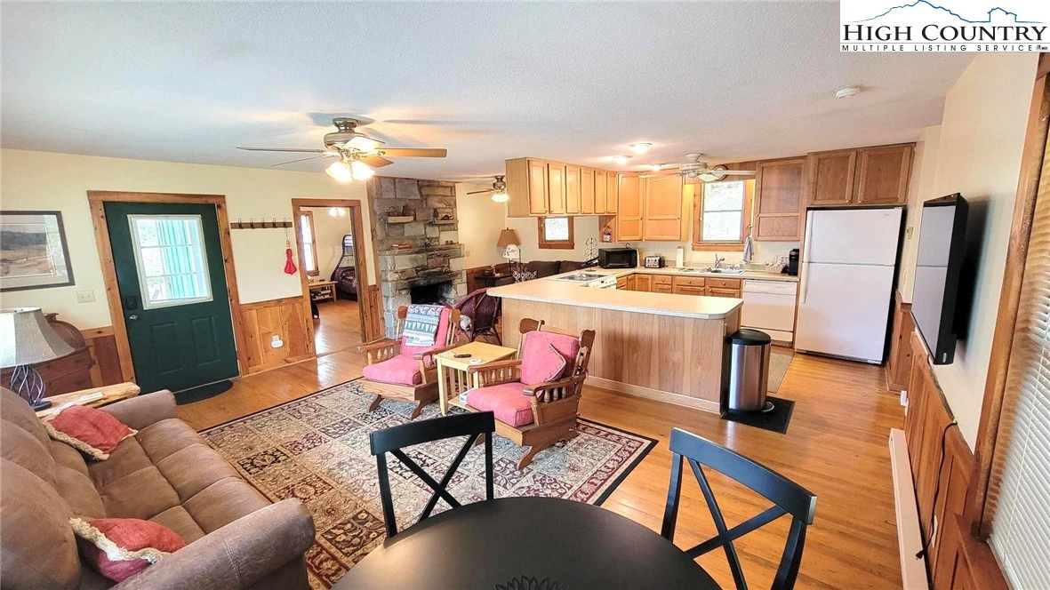 Image number 15 for the current listing