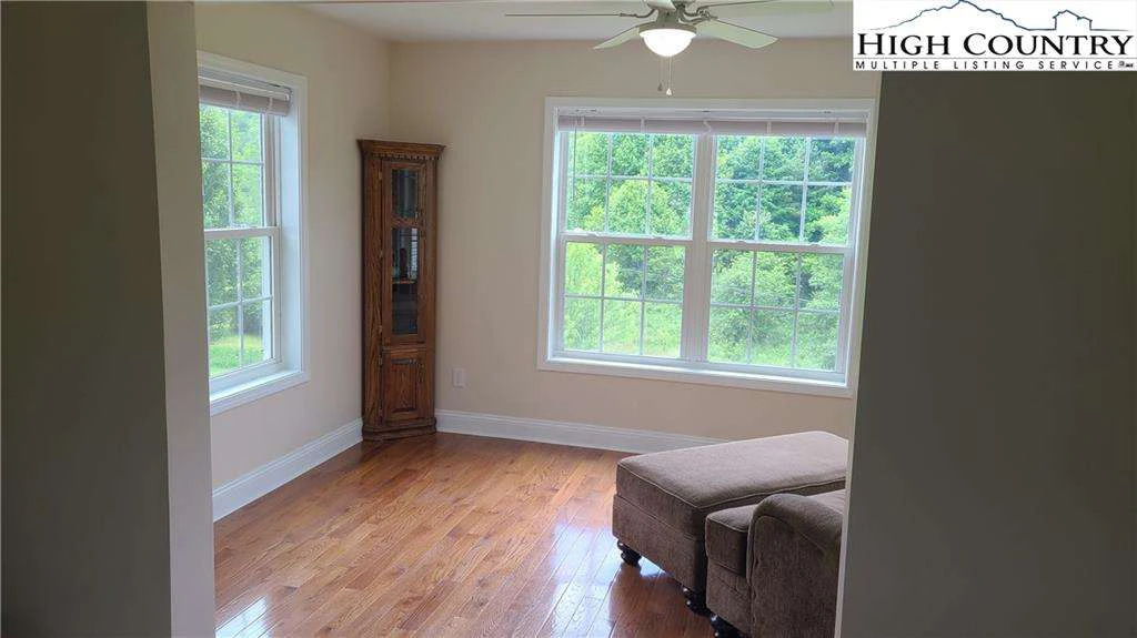 Image number 2 for the current listing