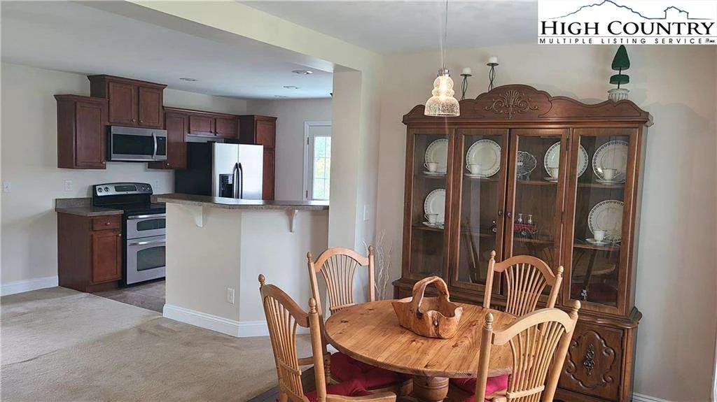 Image number 13 for the current listing