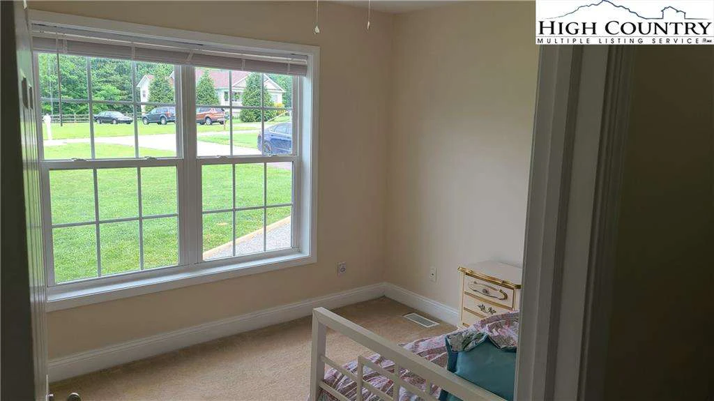 Image number 9 for the current listing