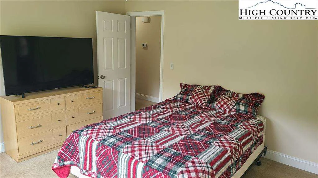 Image number 6 for the current listing