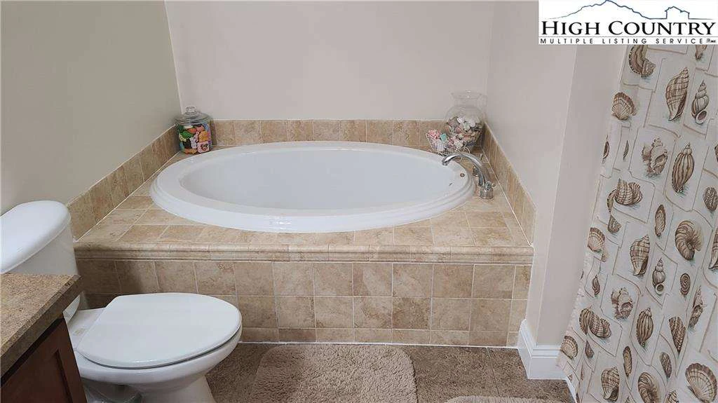 Image number 4 for the current listing