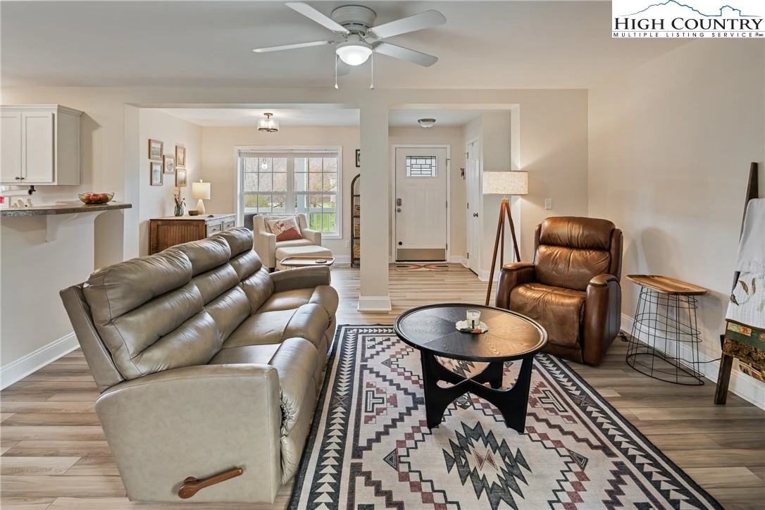 Image number 11 for the current listing