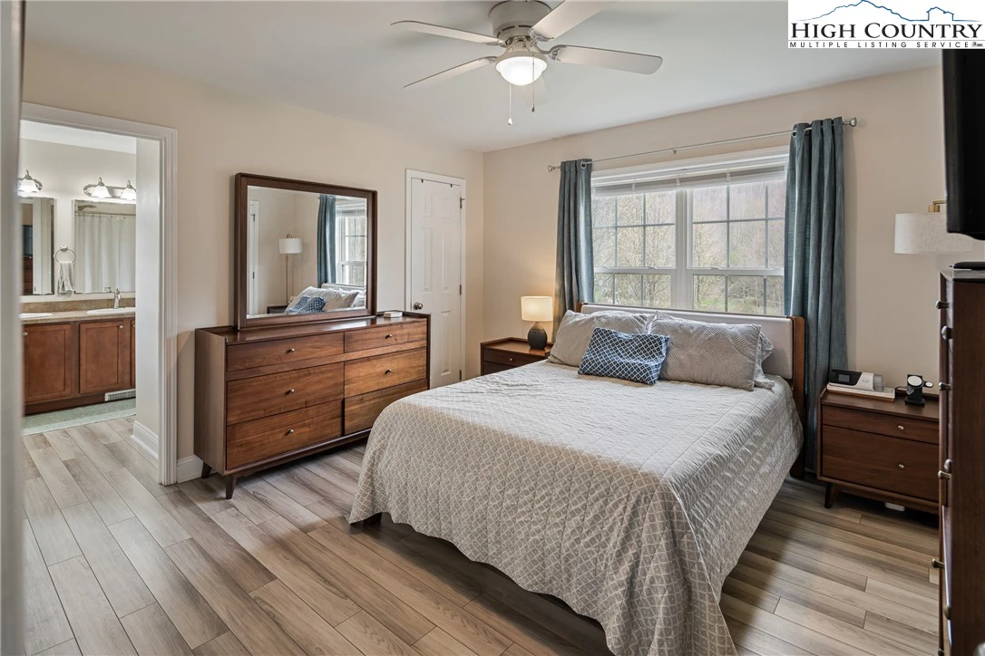Image number 6 for the current listing