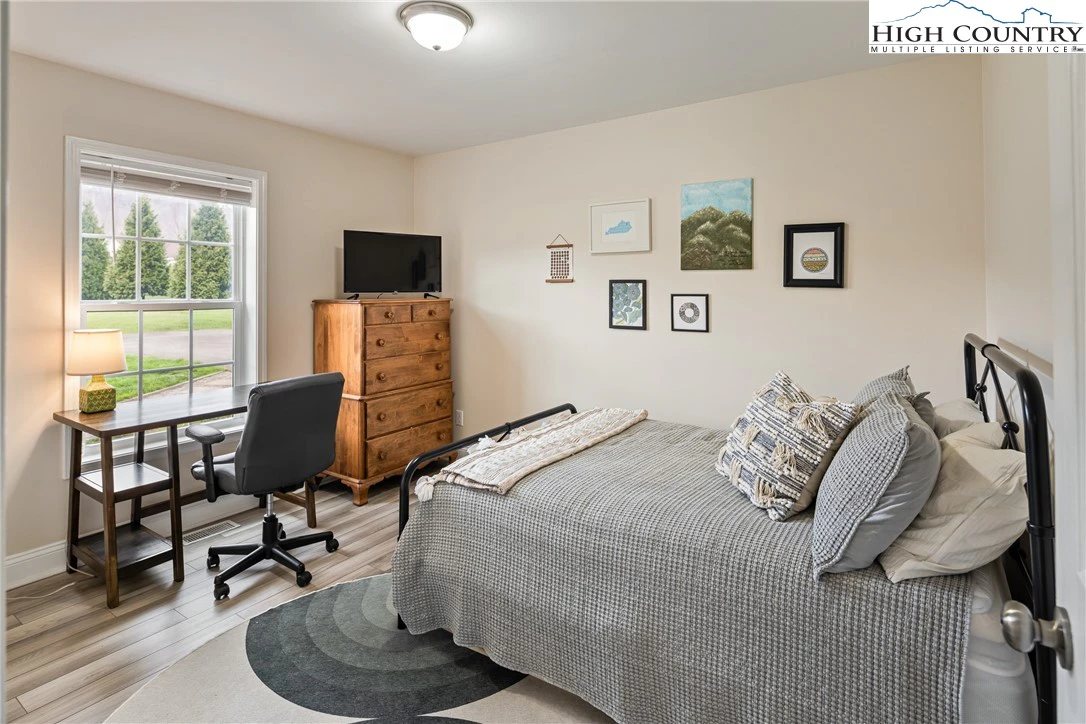 Image number 9 for the current listing