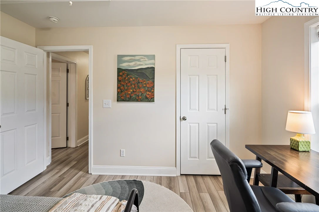 Image number 10 for the current listing