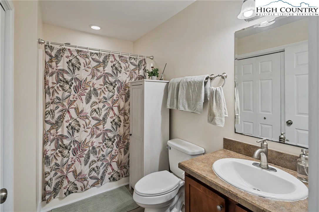 Image number 14 for the current listing