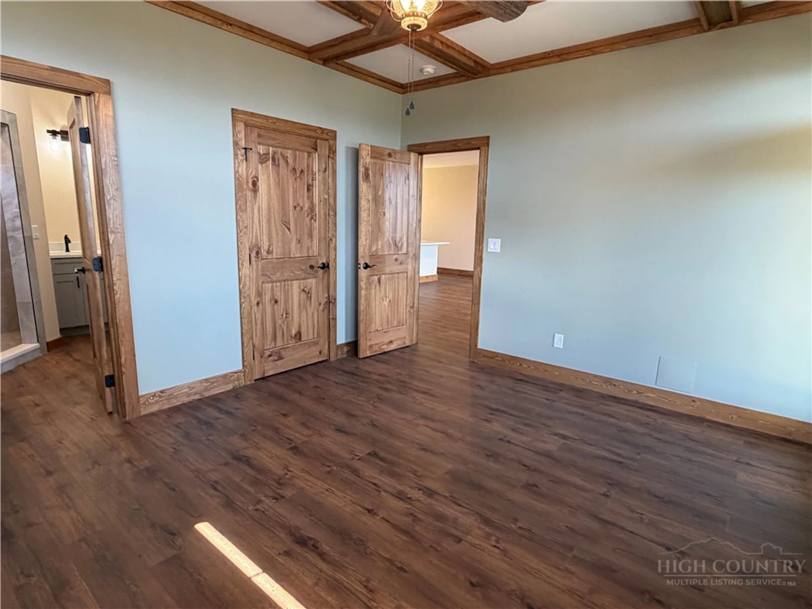 Image number 11 for the current listing