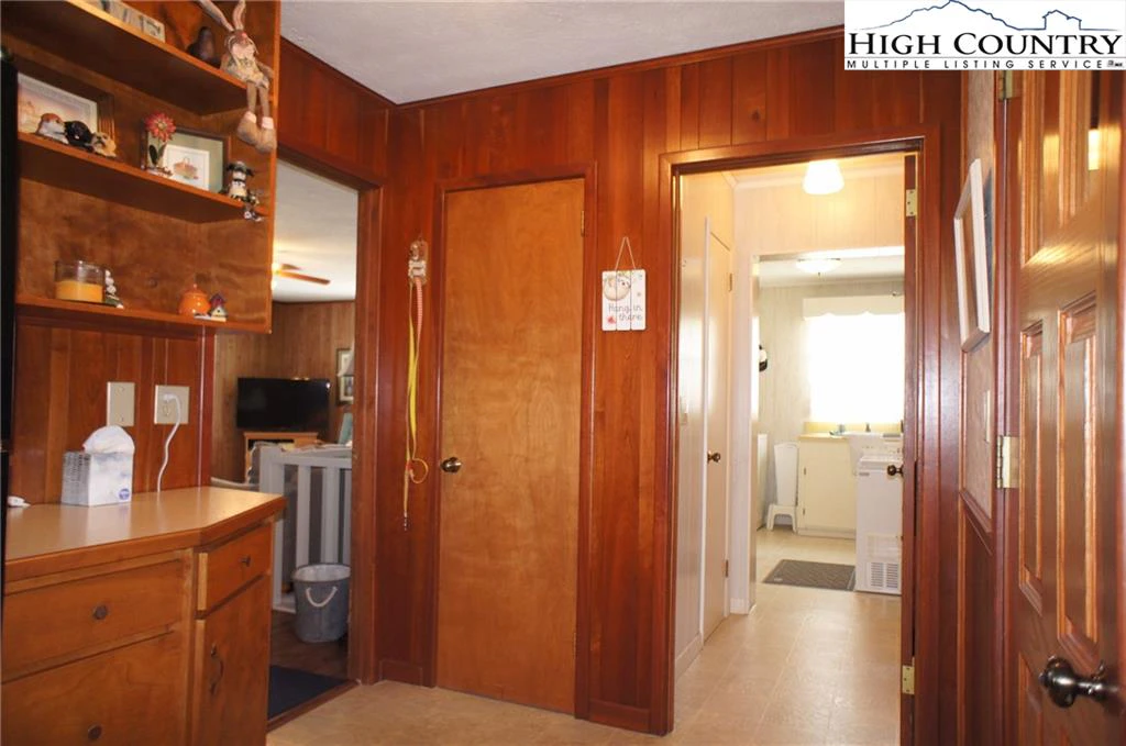 Image number 14 for the current listing
