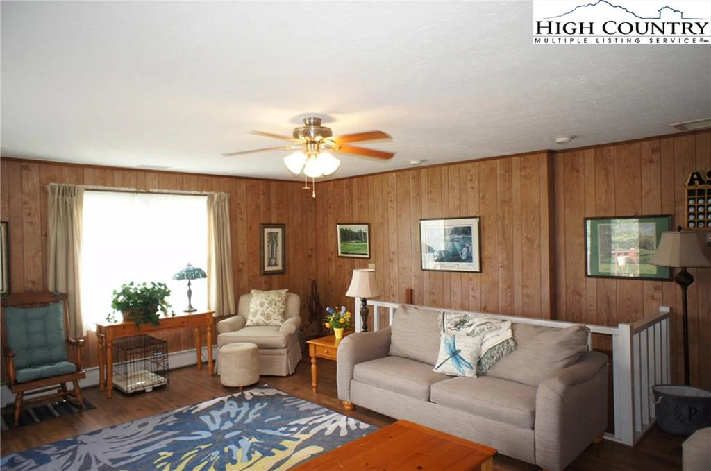 Image number 5 for the current listing