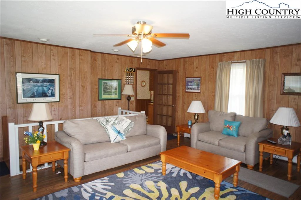 Image number 7 for the current listing