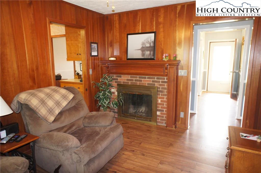 Image number 8 for the current listing