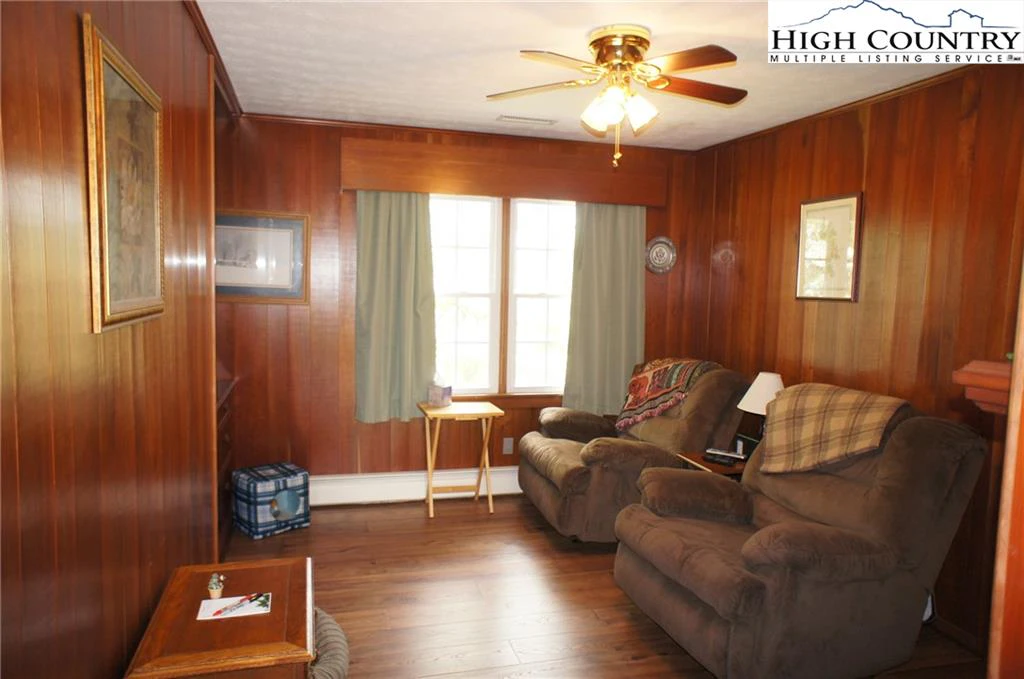 Image number 9 for the current listing