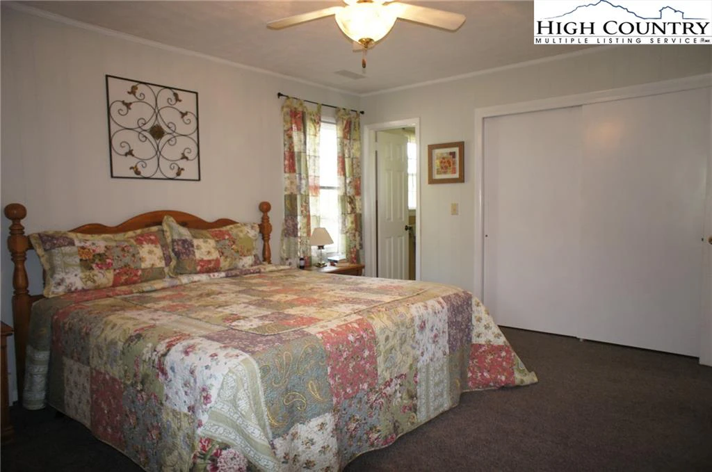 Image number 11 for the current listing