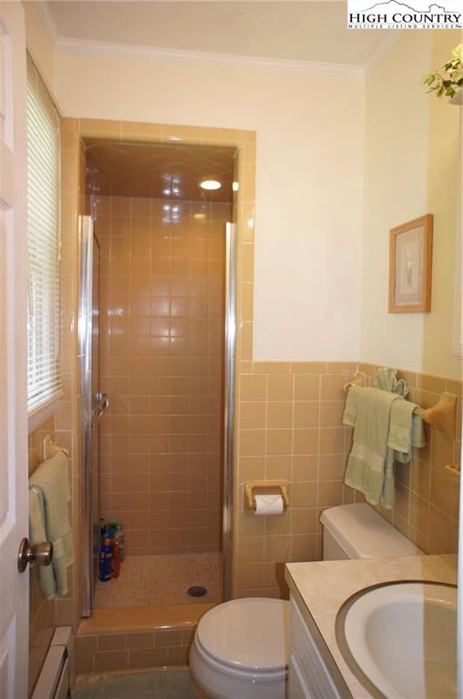 Image number 13 for the current listing