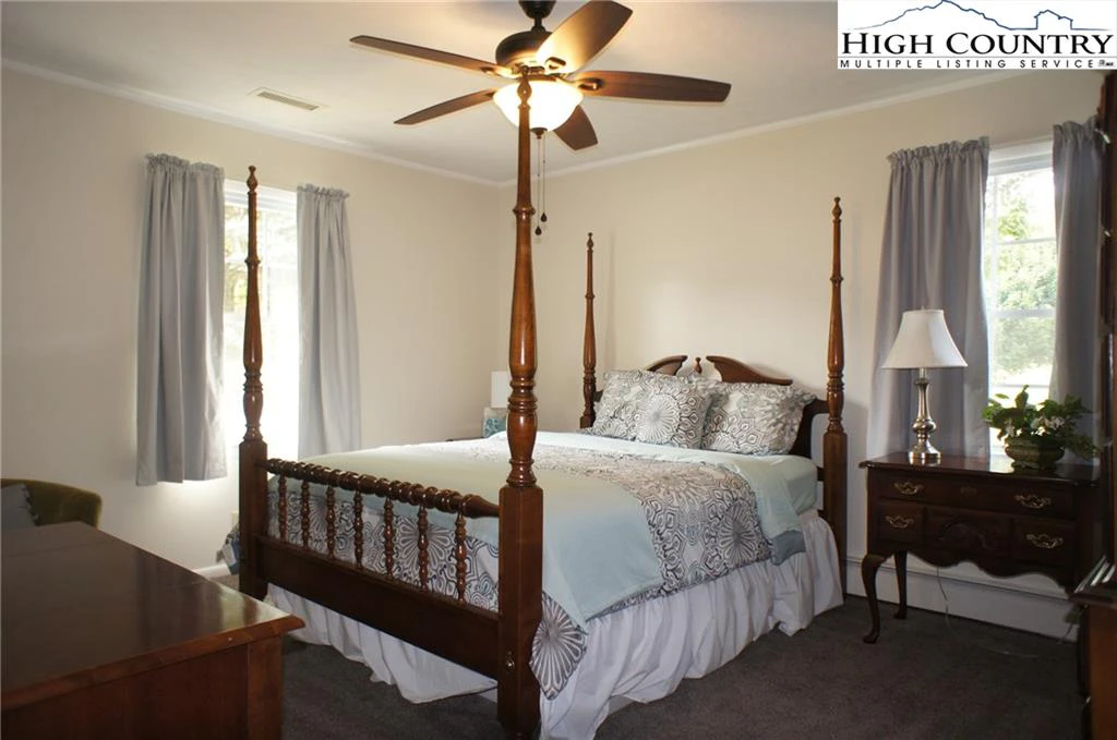 Image number 2 for the current listing