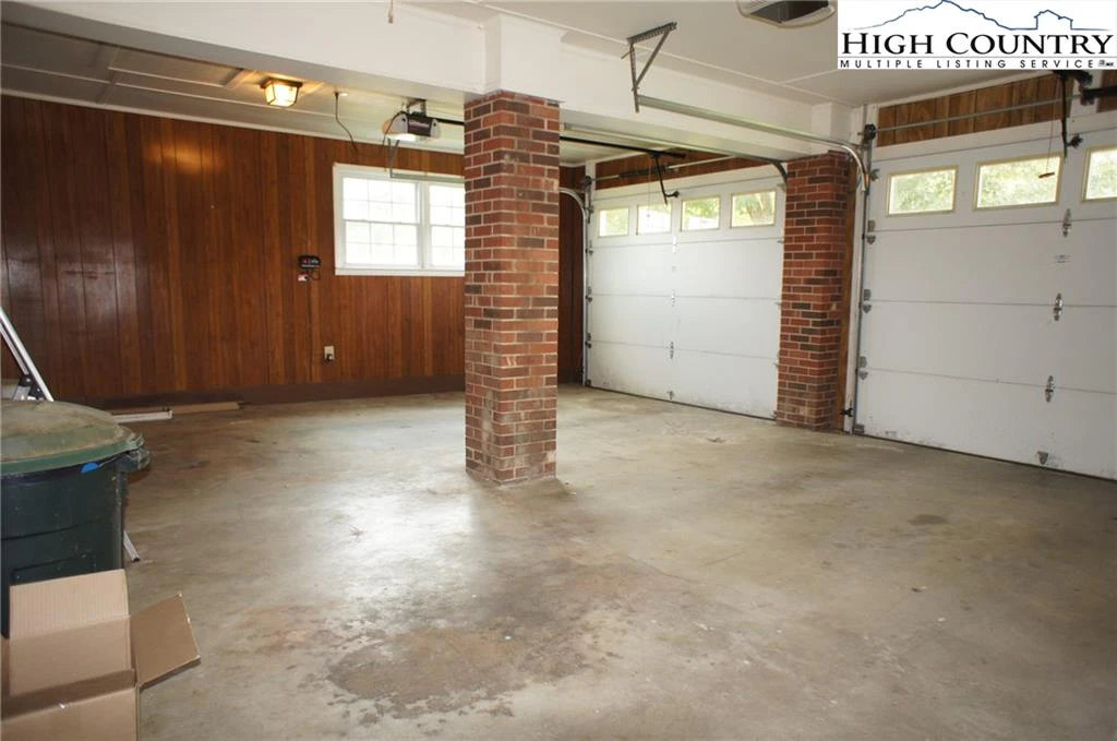 Image number 17 for the current listing