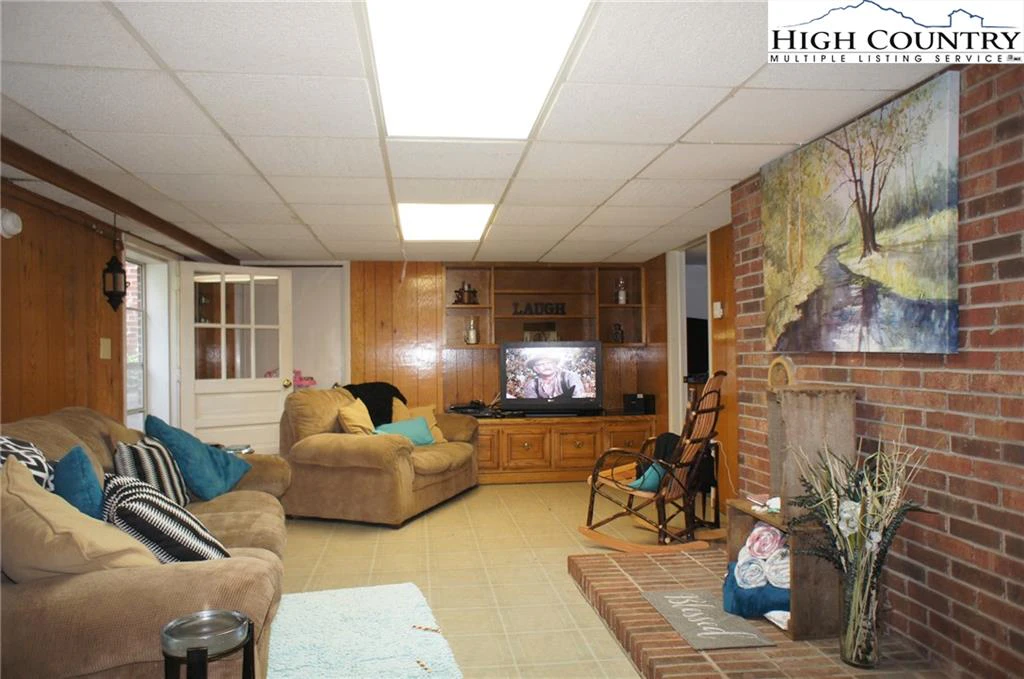 Image number 20 for the current listing