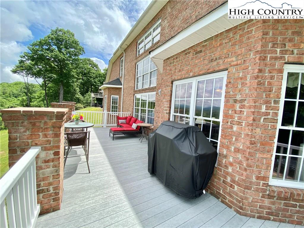 Image number 14 for the current listing