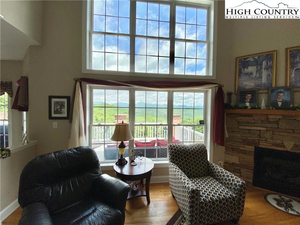 Image number 3 for the current listing