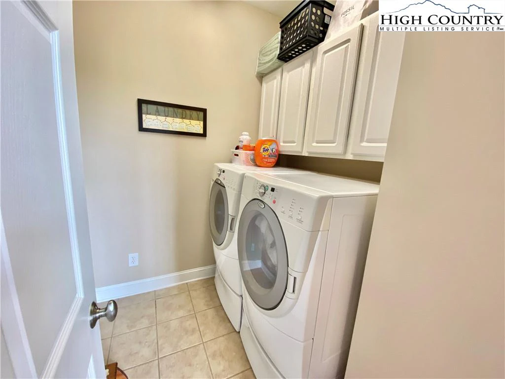 Image number 4 for the current listing