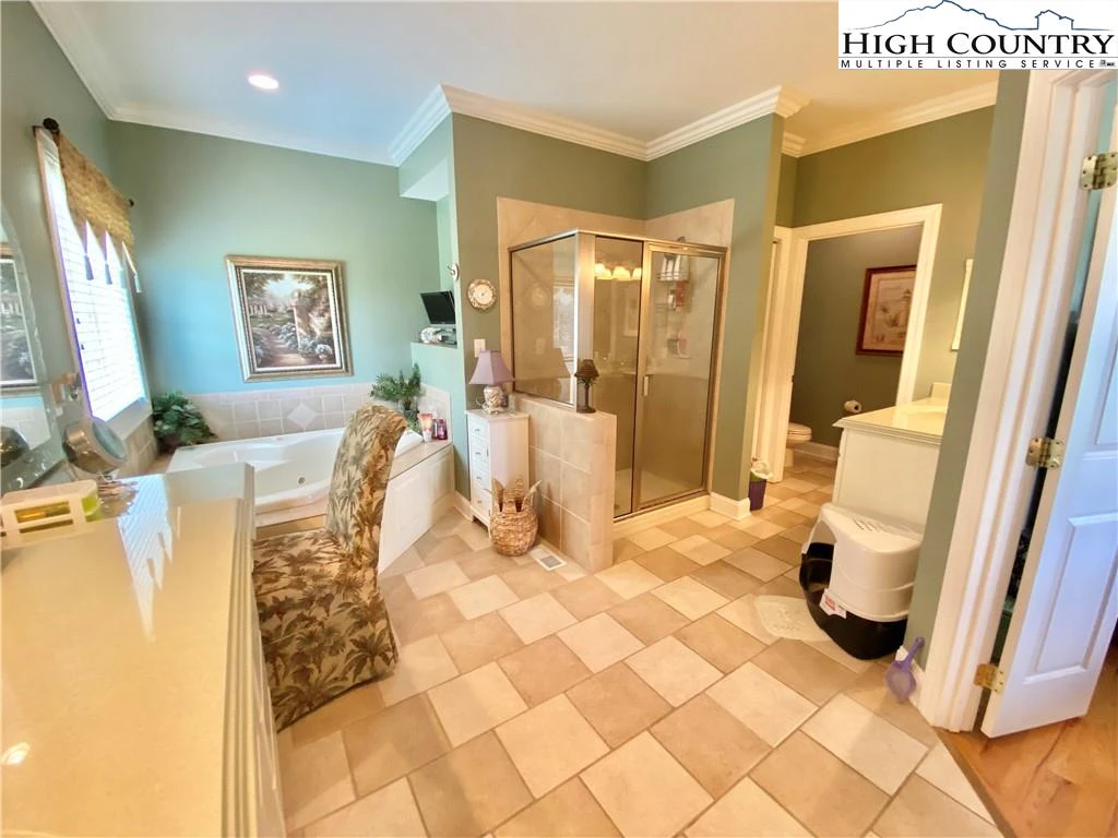 Image number 6 for the current listing