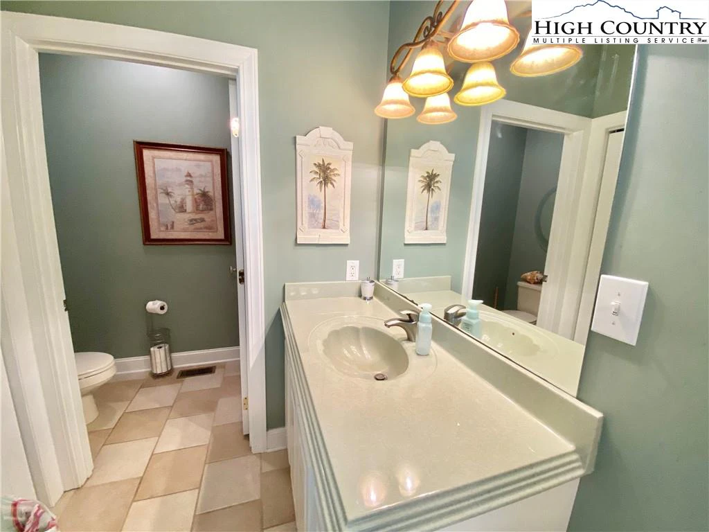 Image number 9 for the current listing