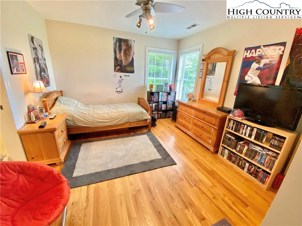 Image number 12 for the current listing