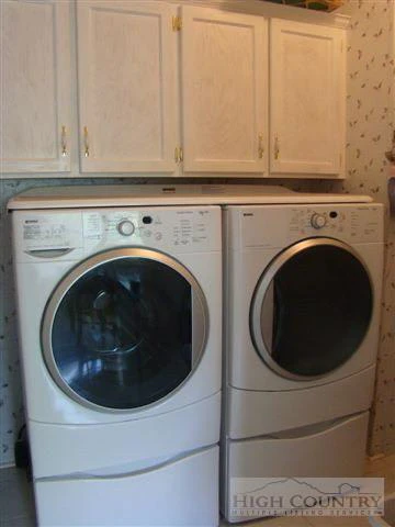 Image number 5 for the current listing