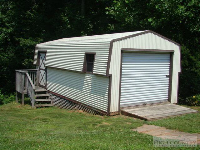 Image number 14 for the current listing