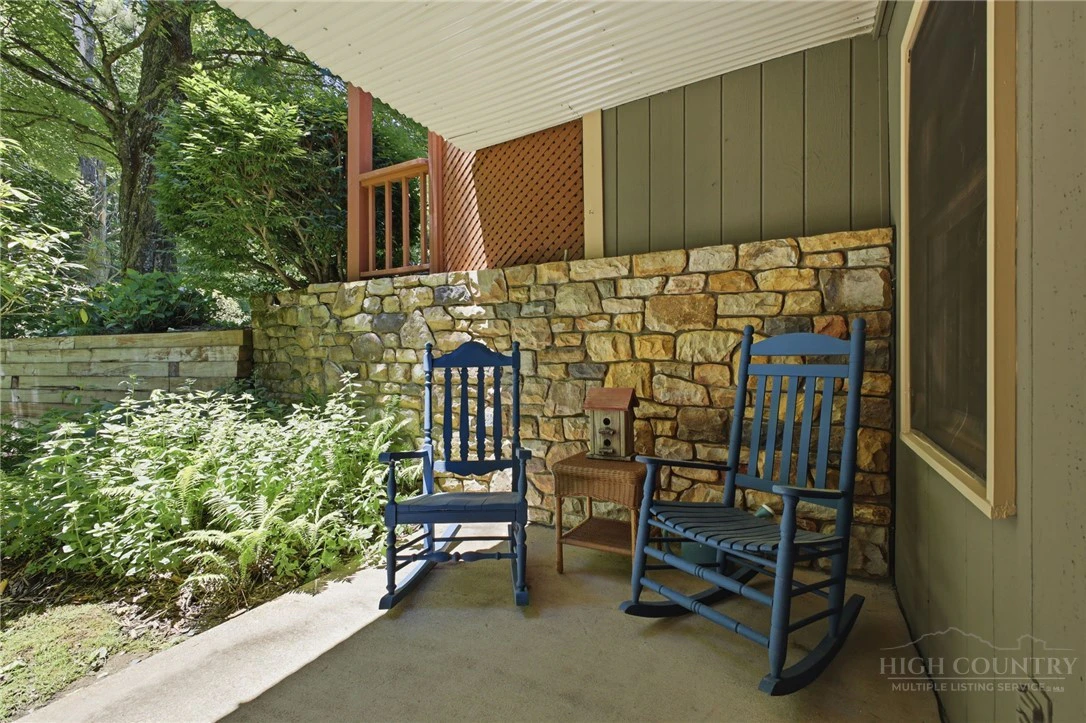 Image number 16 for the current listing