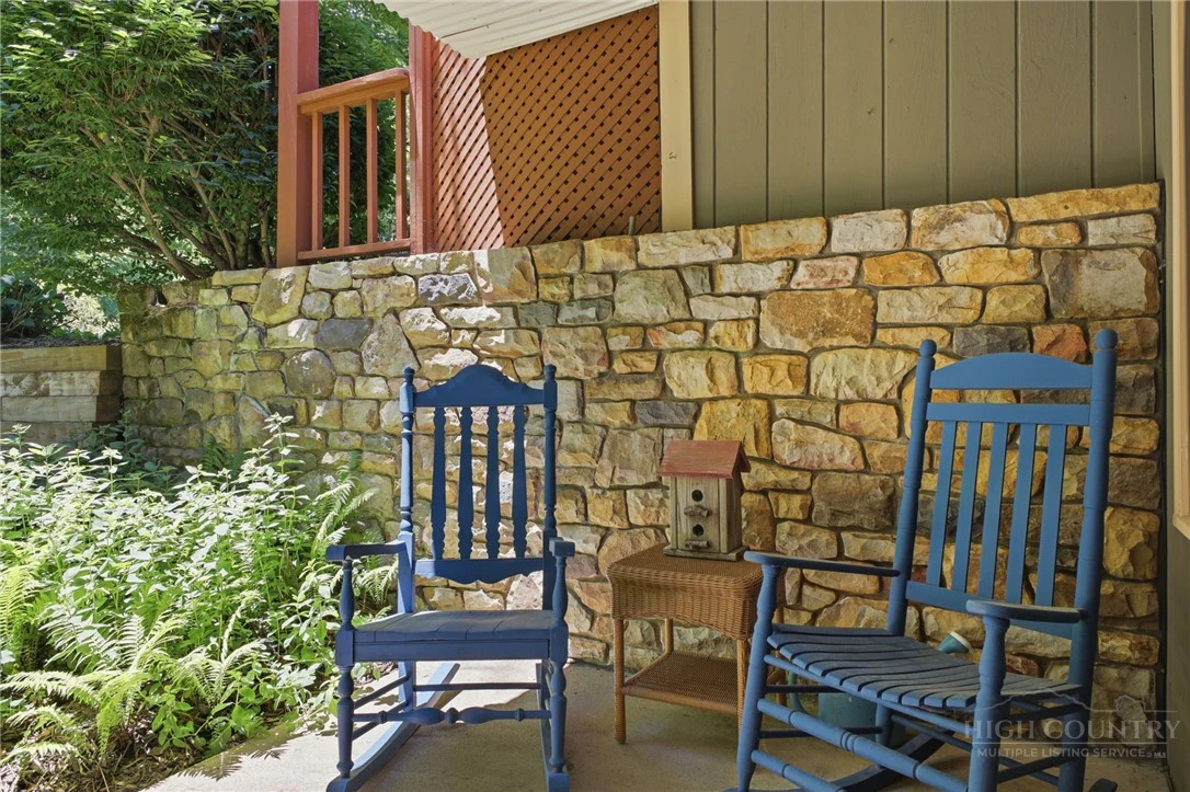 Image number 17 for the current listing