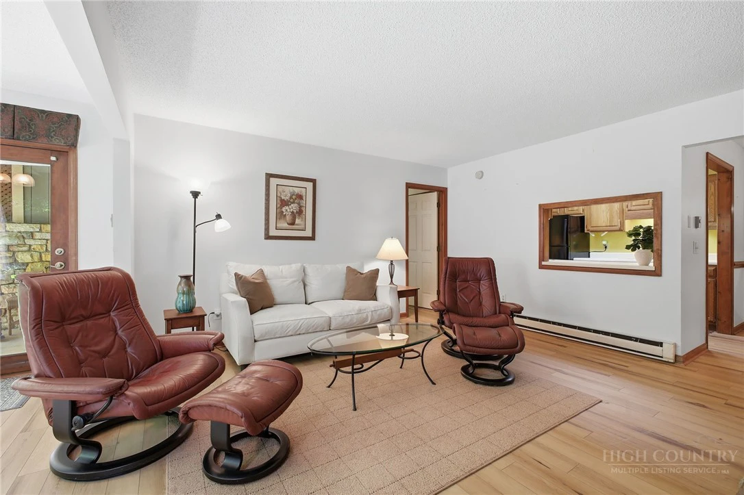 Image number 9 for the current listing