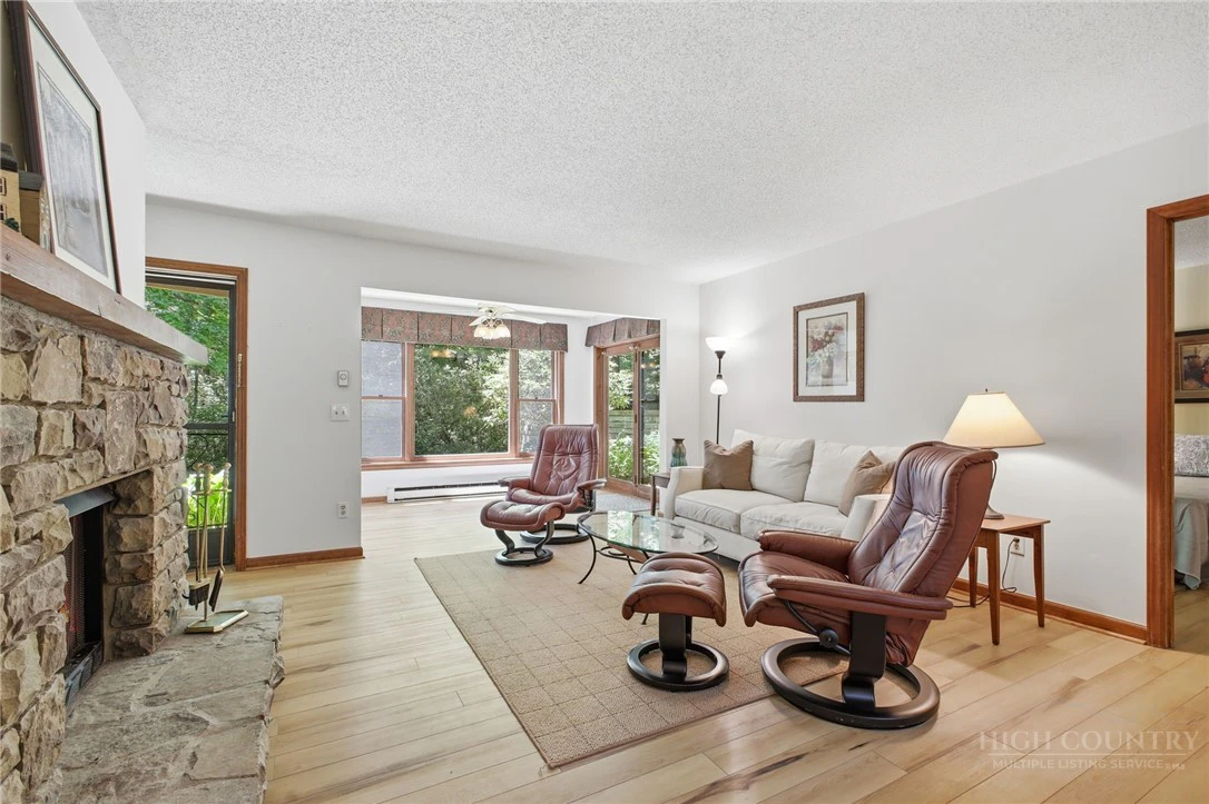 Image number 8 for the current listing