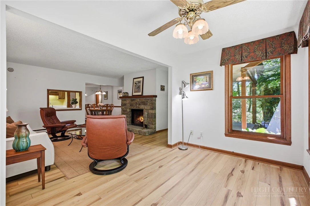 Image number 12 for the current listing