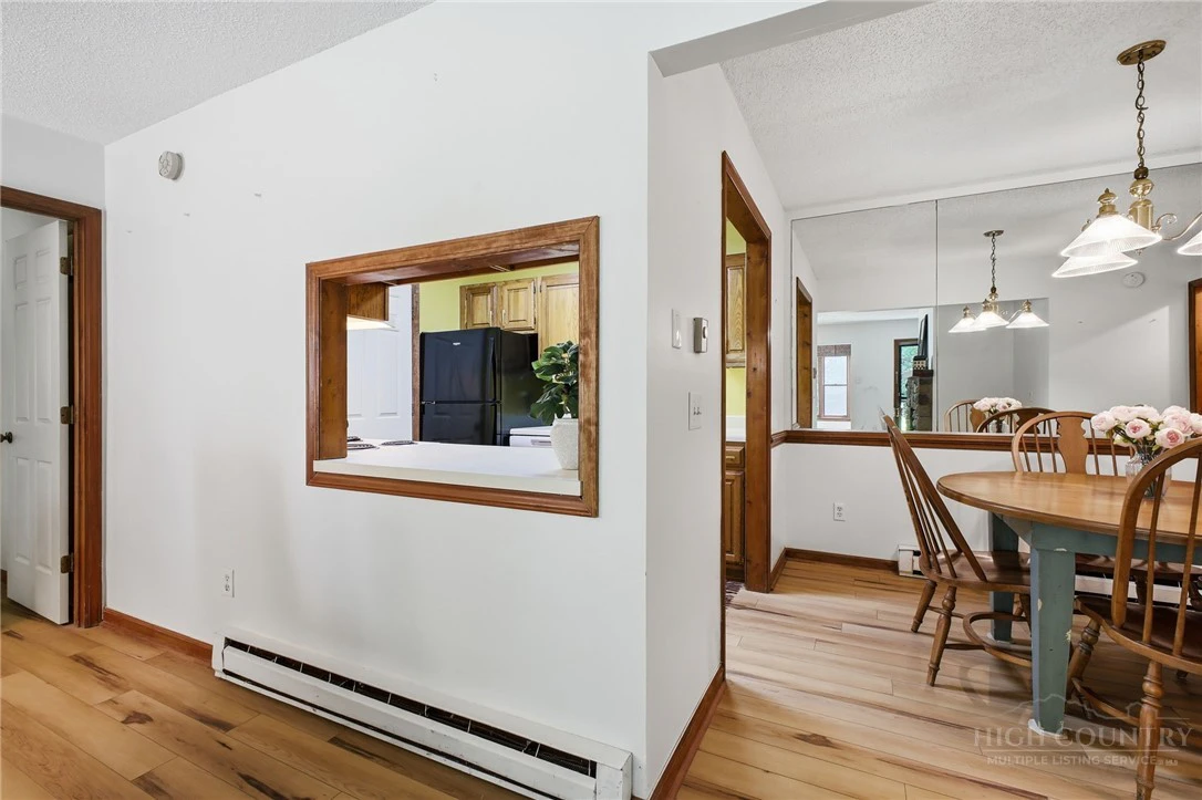 Image number 18 for the current listing