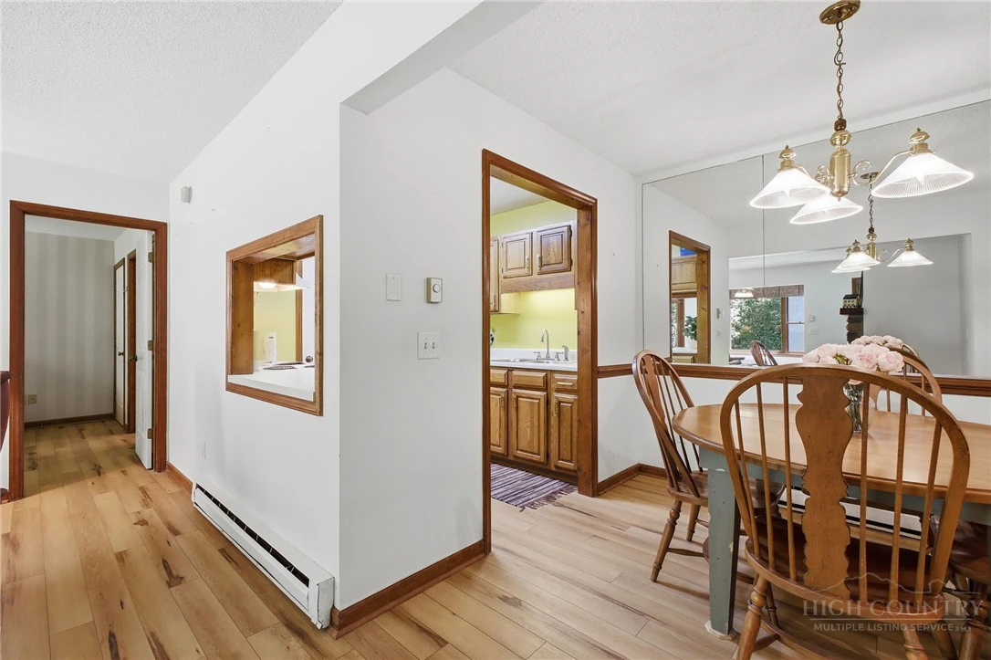 Image number 19 for the current listing
