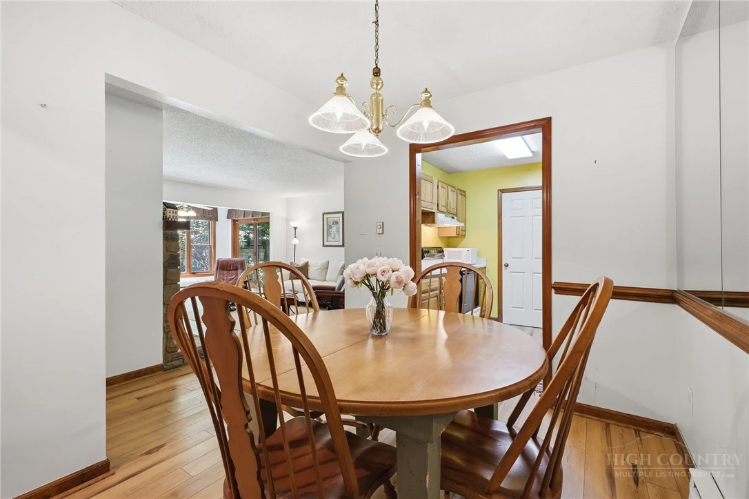 Image number 21 for the current listing
