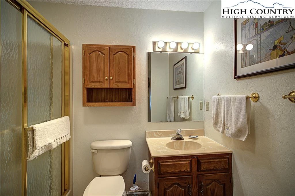 Image number 9 for the current listing