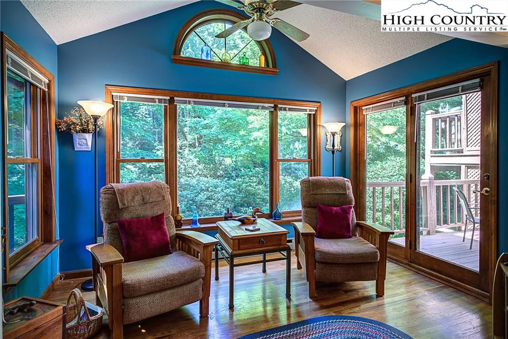 Image number 14 for the current listing